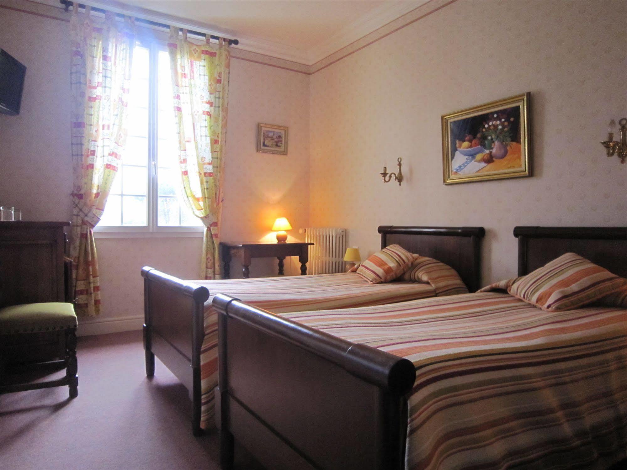 Hotel De La Bouriane 3*