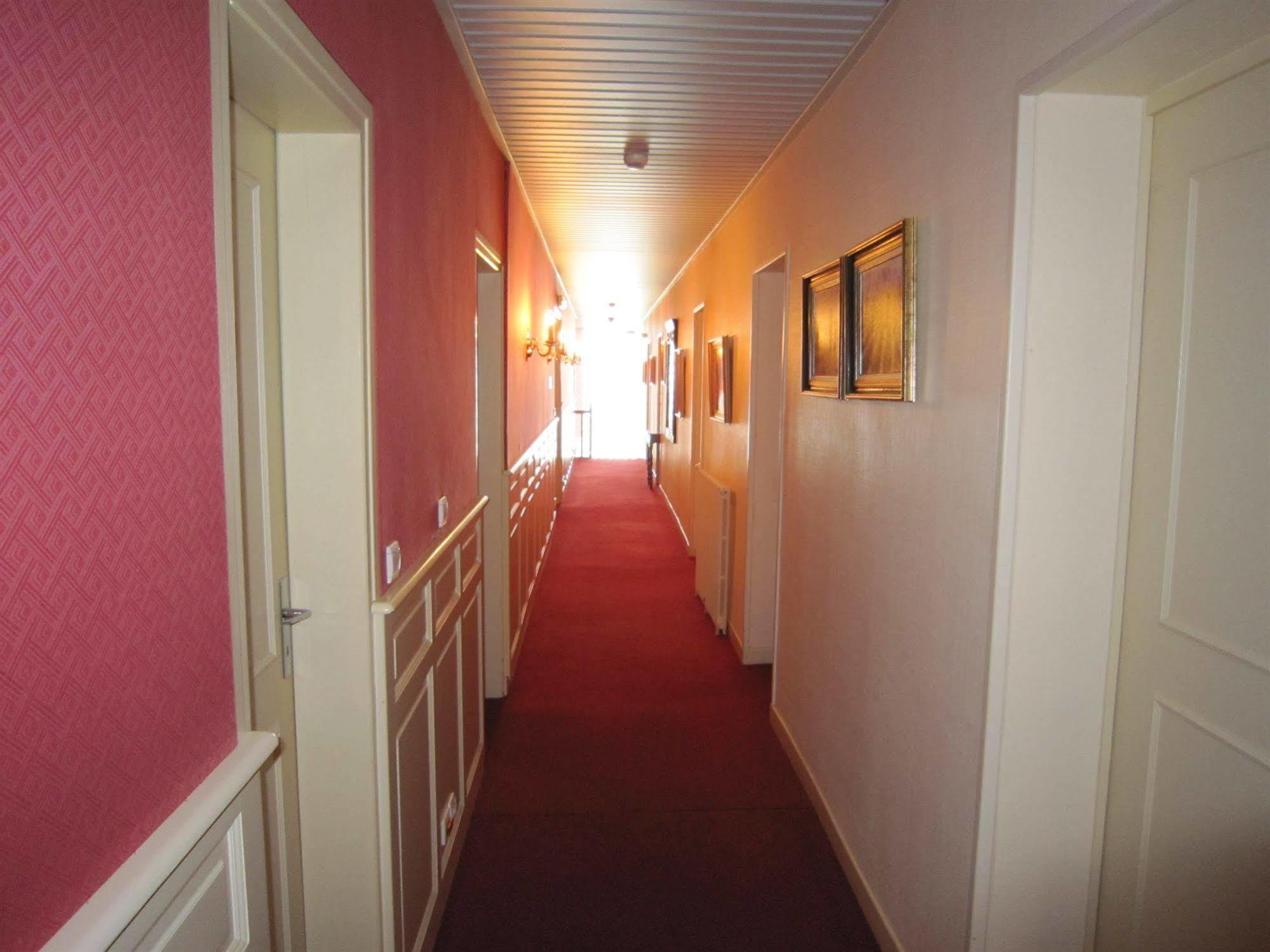 Hotel De La Bouriane 3*